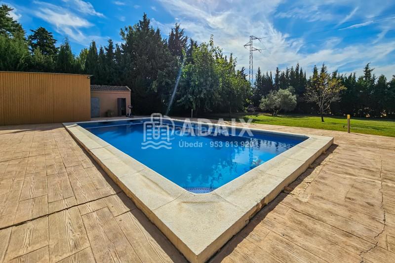 Foto e7c2ca71-4661-4b6c-b0c4-33acc5442d73. Casa a urbanización bétula s/n a Úbeda