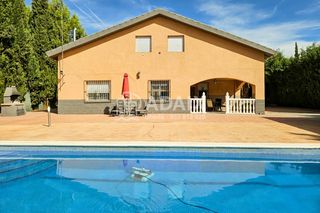 Casa en Urbanizaci�n b�tula s/n. Casa en venta en urbanizaci�n b�tula , ja�n