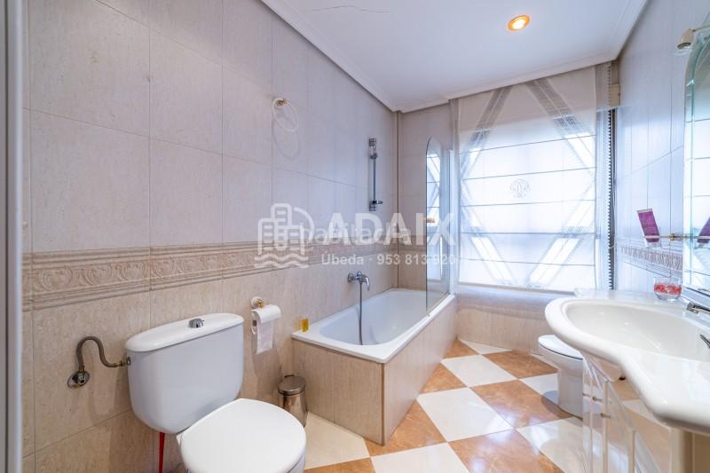 Foto b649095b-1be7-40f5-8186-f545d3aaf8f2. Dúplex en avenida libertad s/n dúplex en venta en , jaén en Úbeda