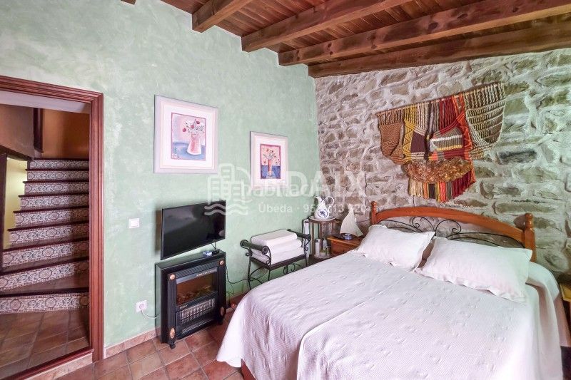 Foto 2503b2db-4381-4c5c-9fdd-1b8cfa45e323. Casa a calle cava s/n a Úbeda