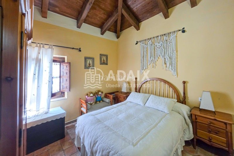 Foto 2cc2165f-92c3-4f84-9a78-343b20d5d72c. Casa a calle cava s/n a Úbeda