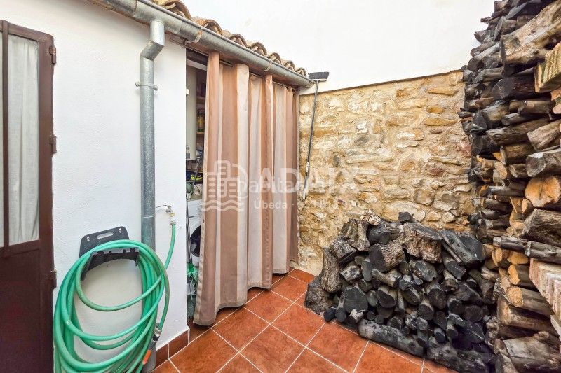 Foto ca2f8e74-ada2-4961-983c-609604307346. Casa a calle cava s/n a Úbeda