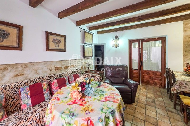 Foto e524e845-1deb-4e3f-a160-9de7f6f0392c. Casa a calle cava s/n a Úbeda