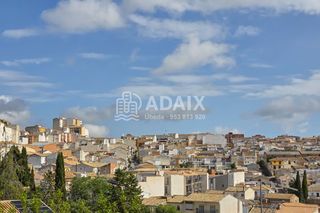 Casa  N/a s/n. Casa en venta en plaza de abastos úbeda, jaén