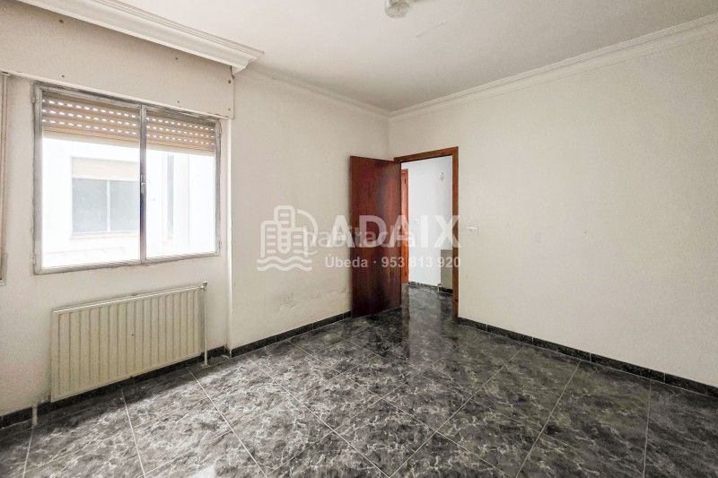 Foto f9120aed-8acc-496d-becf-b83693cb1e95. Flat in calle explanada s/n in Úbeda