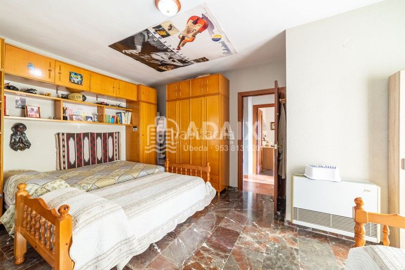 Foto 07e9d256-e799-4246-baac-75cac5f3634c. Casa a calle atalaya s/n a Úbeda