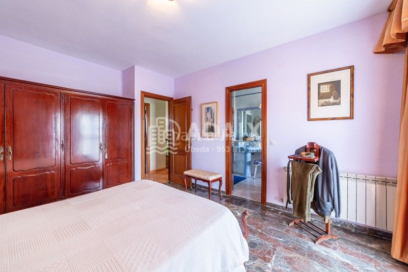 Foto f6a55c27-ecc0-48e4-9a78-d66bd61539bb. Casa a calle atalaya s/n a Úbeda