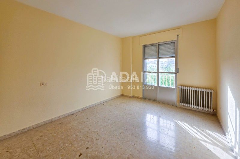 Foto aaa0944c-0637-4ce7-ae2b-e9dd1ff660f9. Rent flat with heating in Úbeda