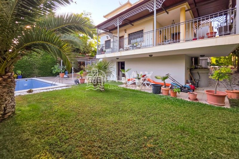 Foto f539e807-bd8a-454e-b9e9-49a94f212333. Casa a carretera vieja de rus s/n a Baeza