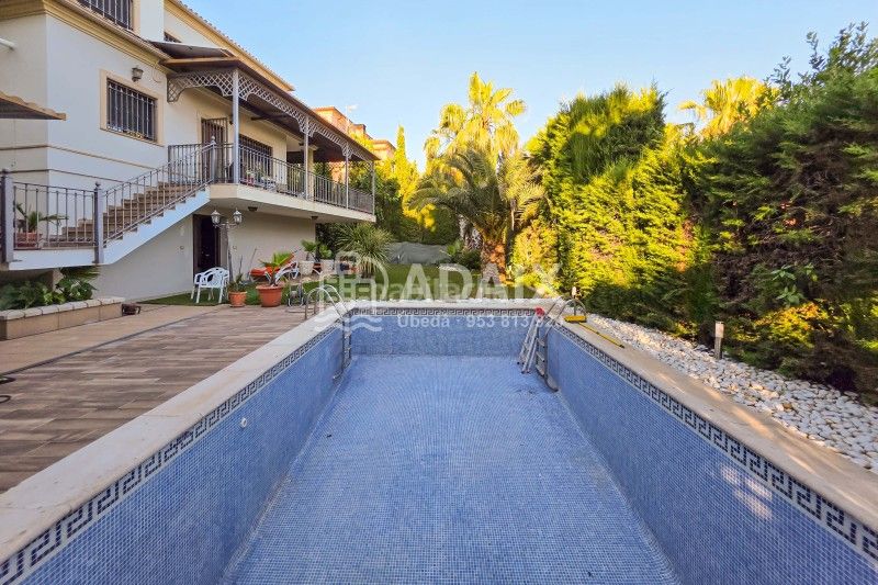 Foto 28c5aae6-0c29-4d47-b189-ea05fe3af62f. Casa amb calefacció aparcament piscina a Úbeda