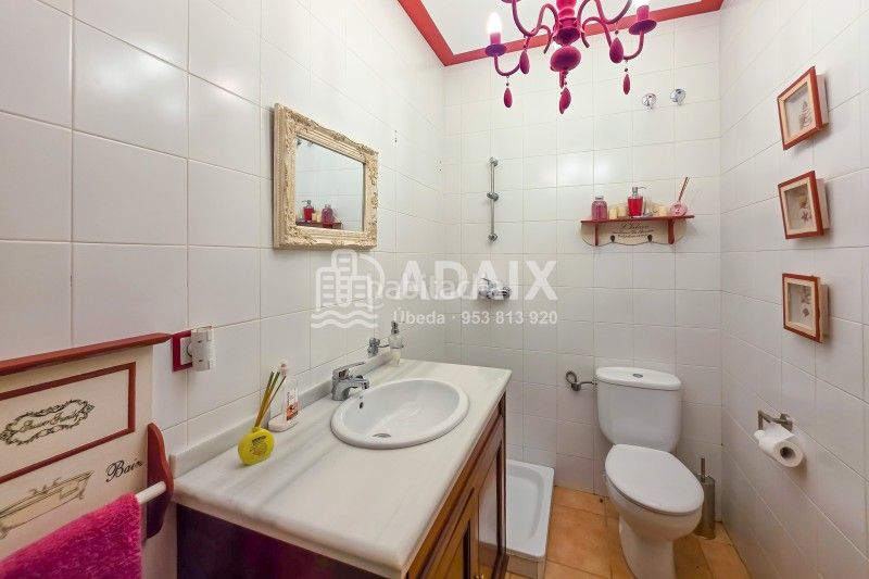 Foto 71cdbc2f-f8f8-4014-ad1e-02b7f843ca6a. Casa amb calefacció aparcament piscina a Úbeda