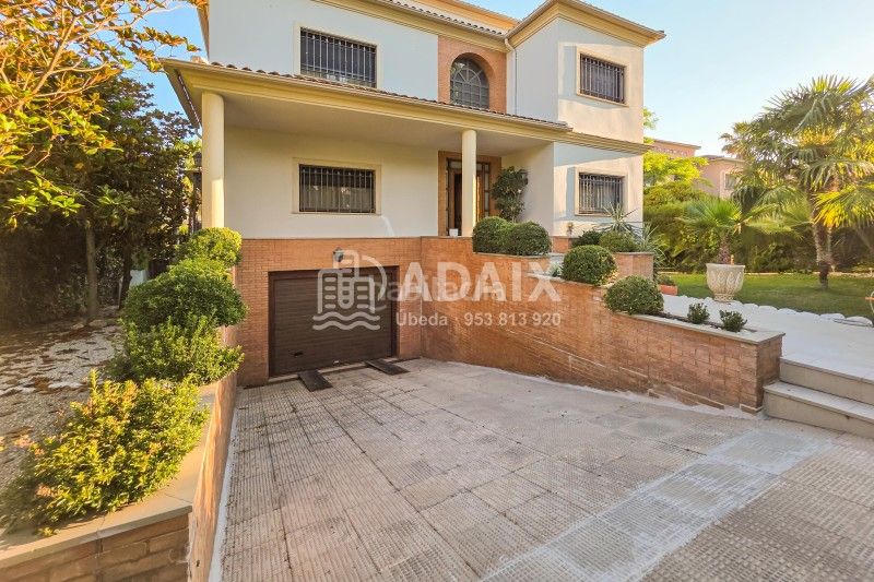 Foto ab31b069-e439-451e-96f3-34968af4472c. Casa amb calefacció aparcament piscina a Úbeda