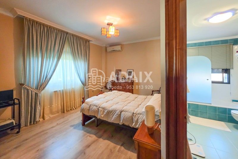 Foto f242afc9-6e3f-40dd-9f0c-d999db62ee4d. Casa amb calefacció aparcament piscina a Úbeda