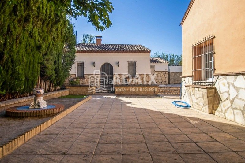 Foto eaec2ee6-a33b-479d-b039-10f835e705df. Masia a n/a a Baeza