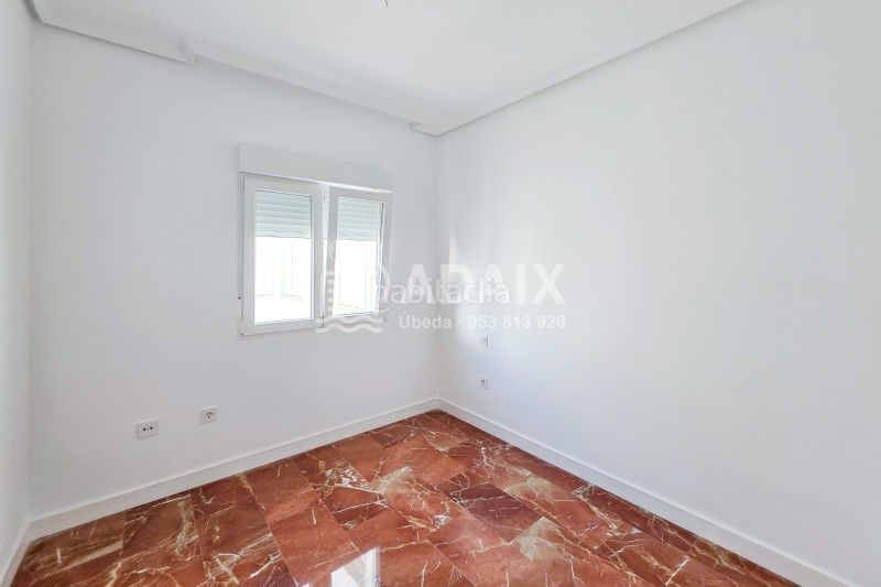 Foto 12839330-3680-4e54-b436-370b2d6349f0. Pis a calle alondra s/n a Úbeda