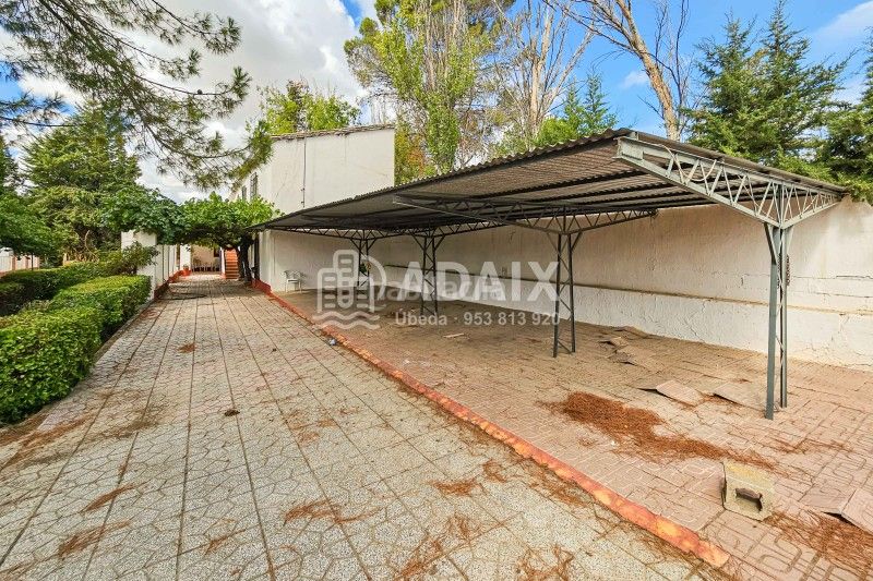 Foto 00e93c4e-9154-4cd1-8ecb-177d87c52396. Casa a calle laurel s/n a Úbeda