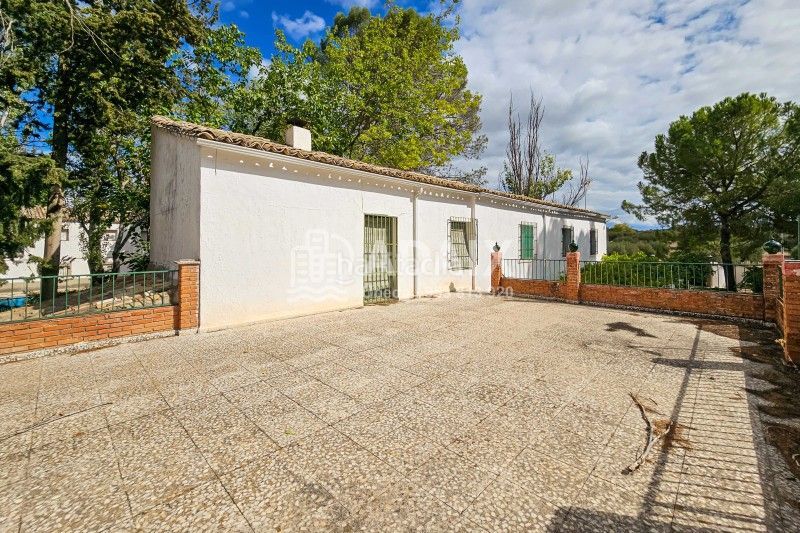 Foto 4d680730-d4f0-4843-9d21-cb381f3273c6. Casa a calle laurel s/n a Úbeda