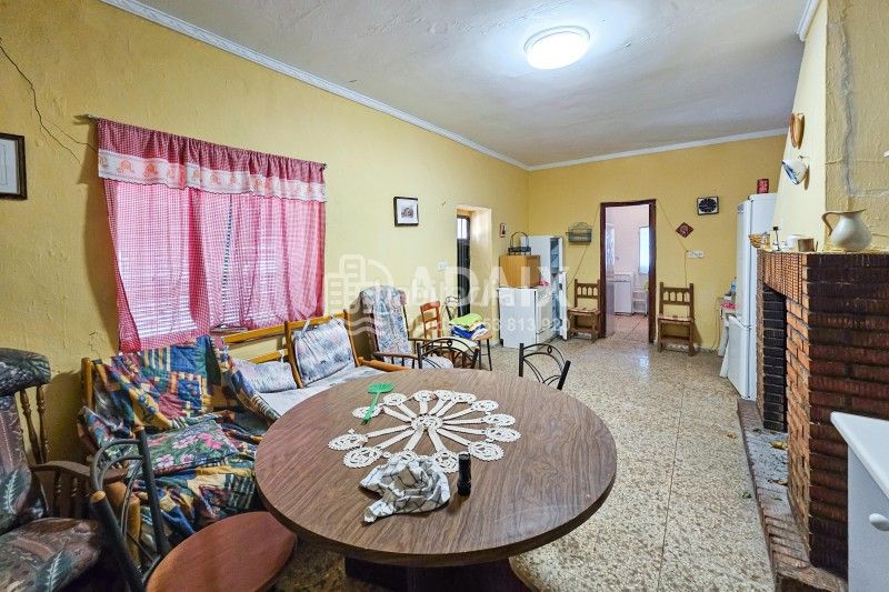 Foto ab96a38d-edc0-4b71-82fb-50fb46e84b46. Casa a calle laurel s/n a Úbeda