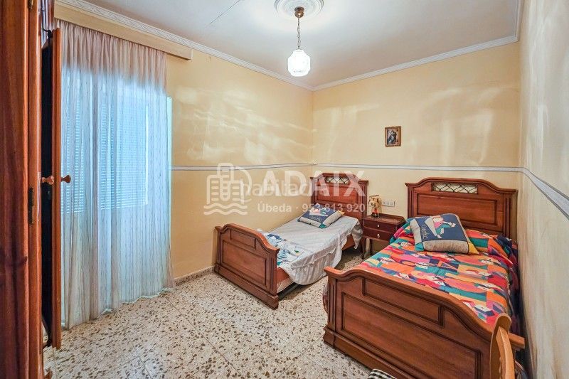 Foto de414798-80b2-4288-8129-0264708803e3. Casa a calle laurel s/n a Úbeda