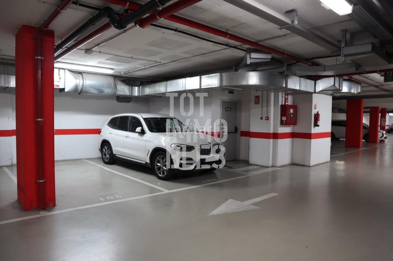 Foto a5d72f10-ea2b-42a6-82e3-0ea946c9e62d. Parking coche en La Devesa Girona