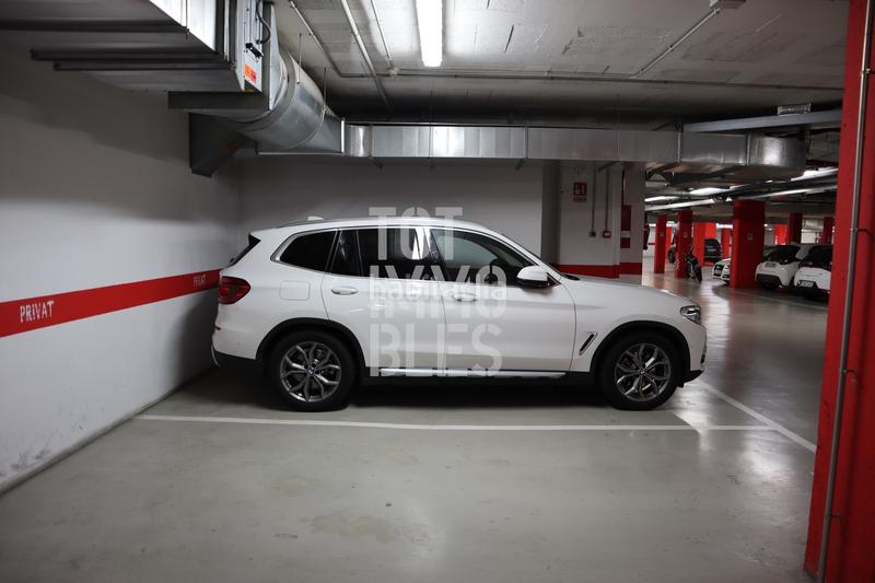 Foto e413c8c9-c63e-44c2-b3cb-aac2927c1790. Parking coche en La Devesa Girona