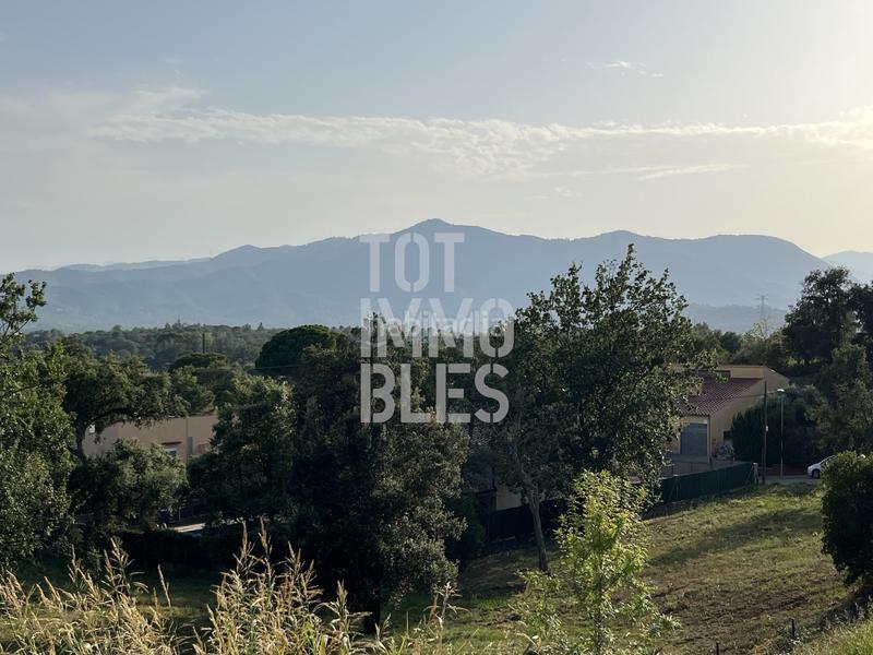 Foto c6ee0643-7c69-4b12-8d04-28b8b8f54107. Terreny residencial a Bescanó