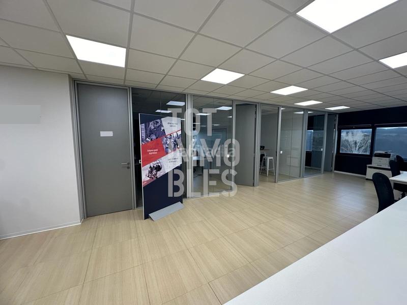 Foto 0af0d496-33f5-42af-8346-86a580f2e989. Rent office space in Domeny Girona