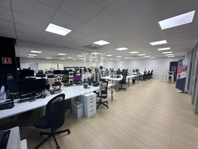Foto b27c7944-1c12-40b5-bb26-6909116b8537. Rent office space in Domeny Girona