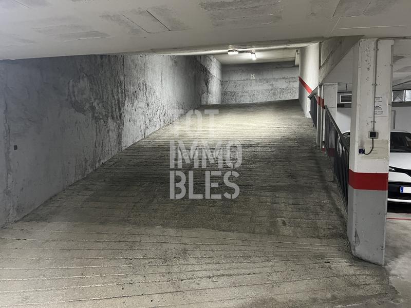 Foto ade12691-e143-4e0a-860e-a7550ad75584. Parking coche en Eixample Sud-Migdia Girona