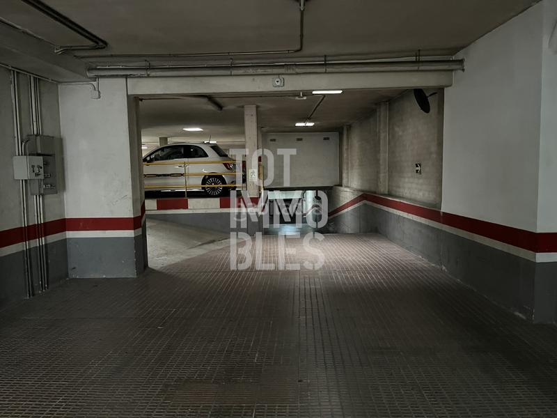 Foto 17882a3e-47e1-4bcb-bcc5-967f8547a0b4. Parking coche en Eixample Nord Girona