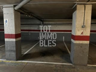 Car parking in Eixample Nord