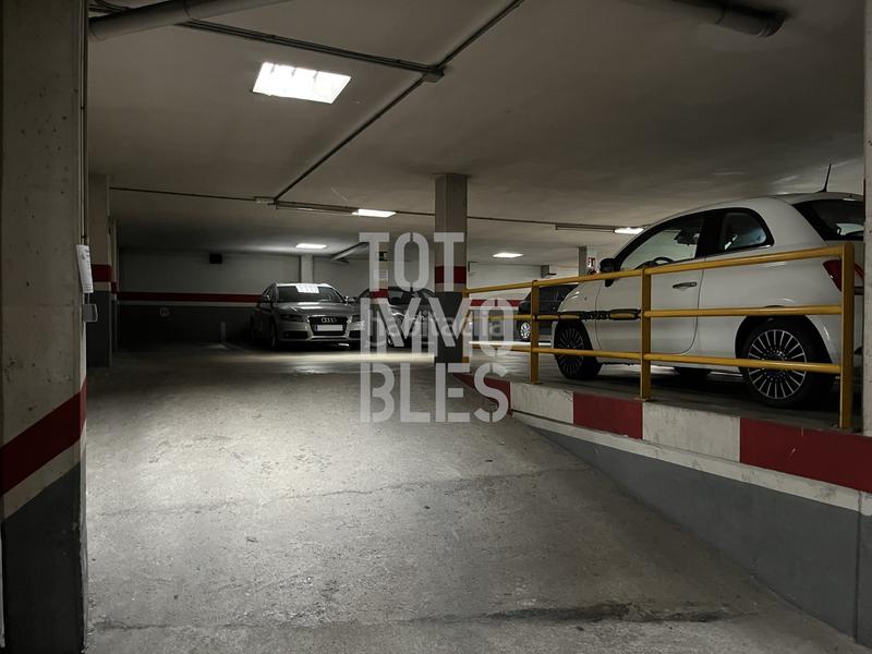 Foto bc17fb2b-5d84-42d8-918b-732353a96a28. Parking coche en Eixample Nord Girona