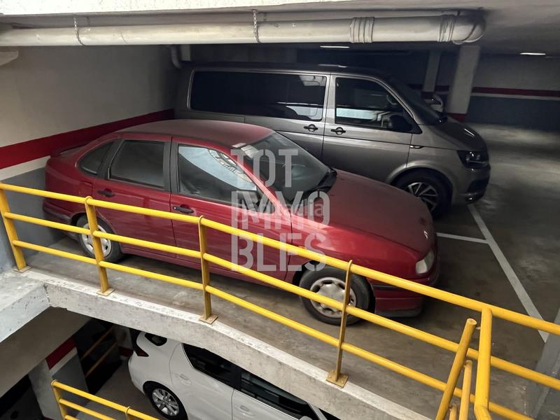 Foto f1481e61-e4e4-4021-8376-129ed6a1b64e. Parking coche en Eixample Nord Girona