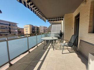 Apartament a Carrer d'amadeu vives 10
