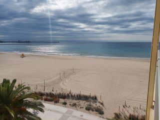 Estudi  Carrer de plácido domingo 2. ?? despierta cada día frente al mediterráneo
