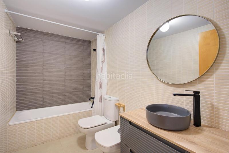 Foto 2c7904ab-43d4-44f8-95e9-c31593d599b7. Piso en calle nueva 58 vivienda en el centro con garaje y trastero! en Motril