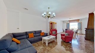 Flat in Calle calle ramón y cajal 24. Vive en lo más alto amplitud y luz en el corazón de huétor tájar