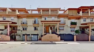 Maison  Calle calle serranía de ronda 56. Vivienda con  gran cochera y zonas exteriores en el balcon de sa