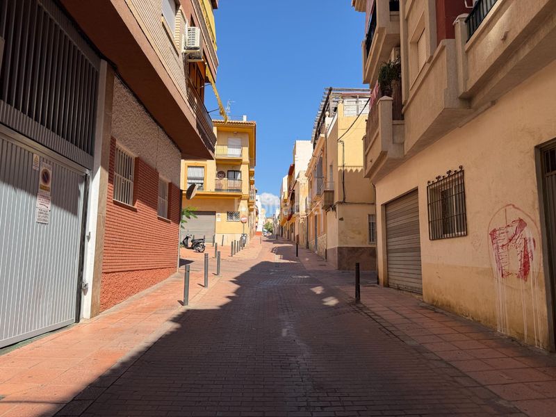 Foto b03a9204-7e35-4ad6-8edc-ed3182cce370. Aparcament cotxe a calle de buenavista 18 a Motril ciudad Motril