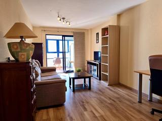 Lloguer Pis  Calle rafael lapesa melgar. Vivienda de tres habitaciones y dos baños en el residencial valt