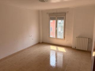 Lloguer Pis  Calle angel guimera. En zona pechina con 3 habitaciones y 2 baños