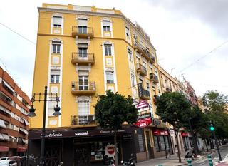 Rent Flat in La Raïosa. Vivienda exterior con encanto histórico en plaza de jesús  2 hab