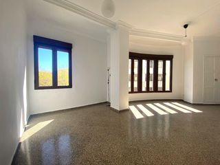 Rent Flat in La Petxina. Vivienda luminosa en gran via