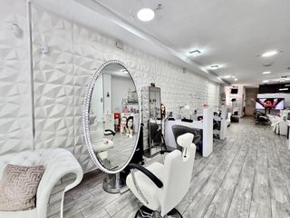 Lloguer Local Comercial  Ramon y cajal. Un salón de belleza que no parece un traspaso parece una marca l