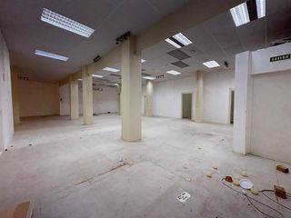 Lloguer Local Comercial  Calle emilio baro. Alquiler de gran local de 450 m2 con cuatro accesos en emilio ba