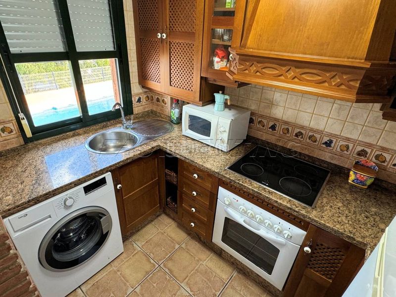 Foto 1be41fc7-19a0-4667-939b-5ccf05623ff2. Rent flat with parking pool in Alcorrín Manilva