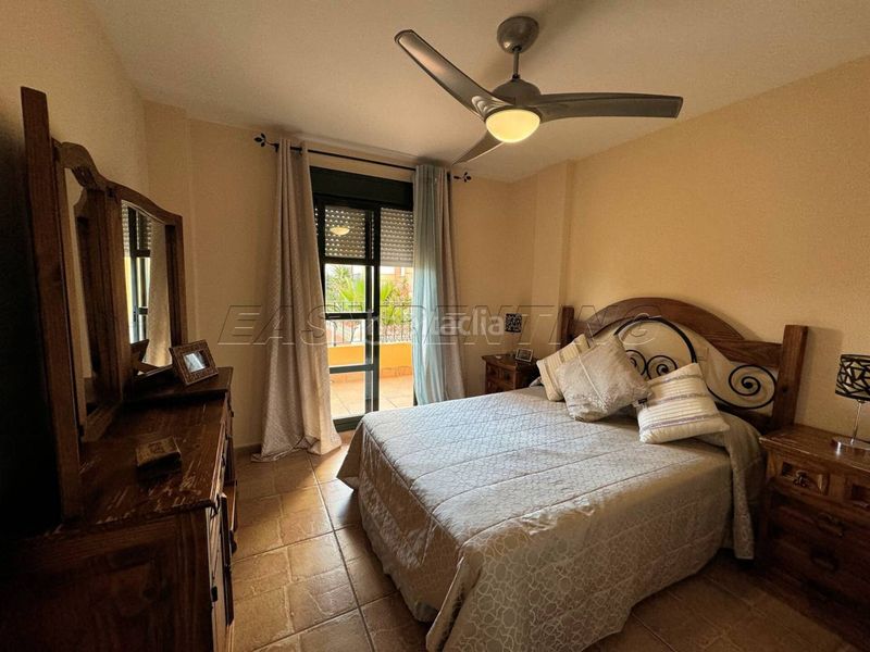 Foto 4b8e2a7a-ee25-459c-b5fa-0d961e8cf7ec. Lloguer pis amb aparcament piscina a Alcorrín Manilva