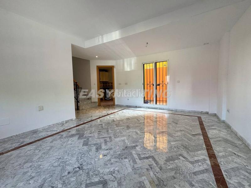 Foto 2ba3144b-160a-4354-afd6-661483022efb. Reihenhaus mit parking in Barrios (Los)