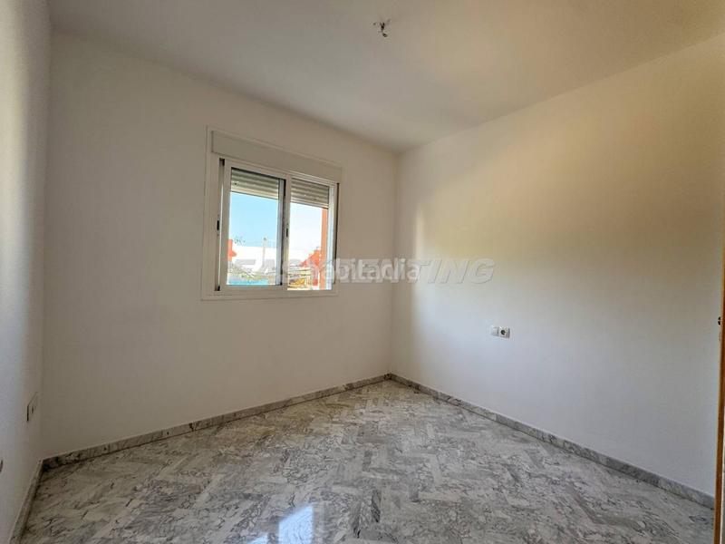 Foto 40ca7189-7d90-468d-be06-88331f5b74de. Reihenhaus mit parking in Barrios (Los)