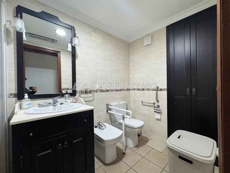 Foto 1ba02d44-fc40-4758-8fc9-abada1c81e2e. Lloguer pis a Centro-San Felipe-Huerta Fava Línea de la Concepción (La)